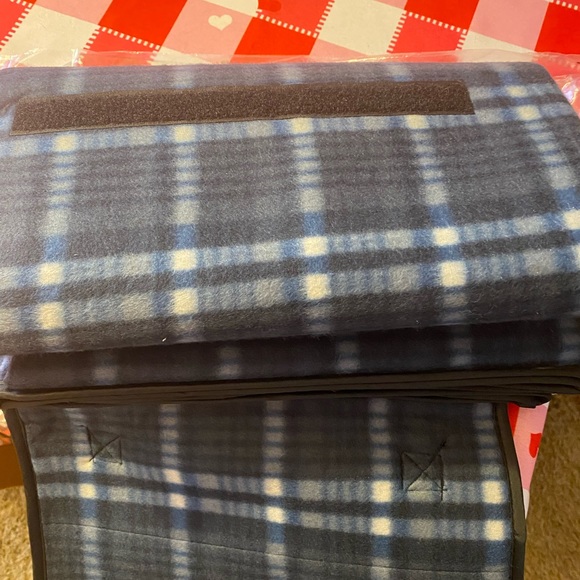 Field & Co Other - 💚💚FINAL MARKDOWN!!💚💚 New picnic blanket that is comfy polar fleece